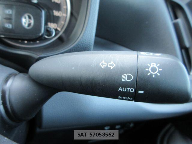 Toyota NOAH 2023-08 6910356-25