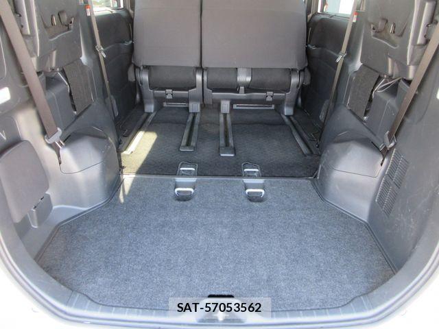 Toyota NOAH 2023-08 6910356-29