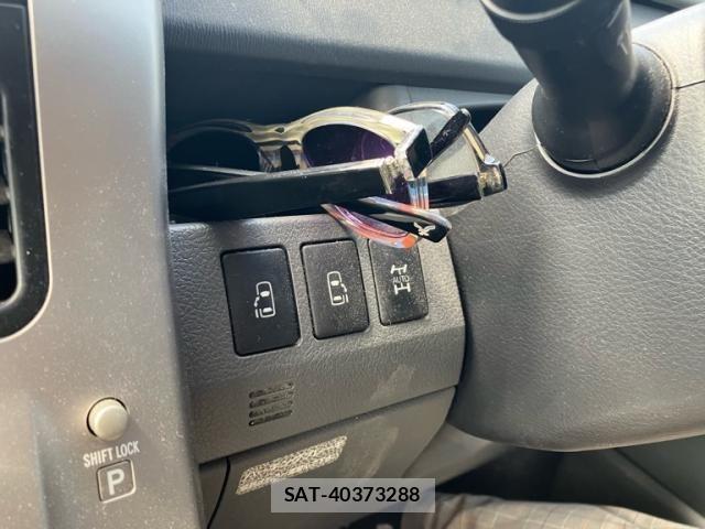 Toyota NOAH 2008-04 6910382-16