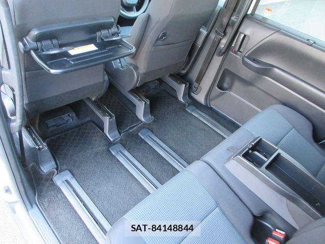 Toyota NOAH 2024-01 6910358-14