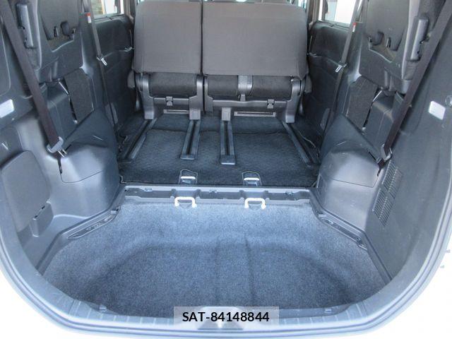 Toyota NOAH 2024-01 6910358-18