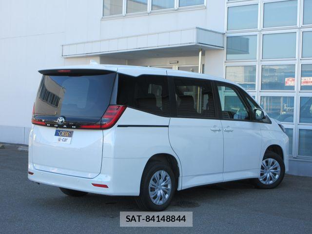 Toyota NOAH 2024-01 6910358-2