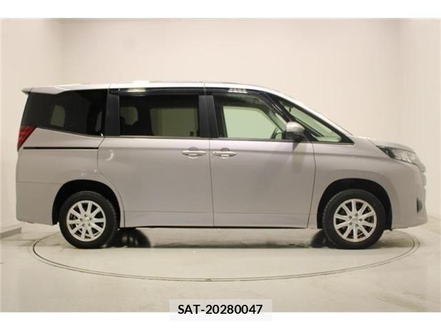 Toyota NOAH 2022-09 6910363-12