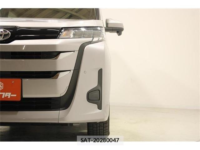 Toyota NOAH 2022-09 6910363-13