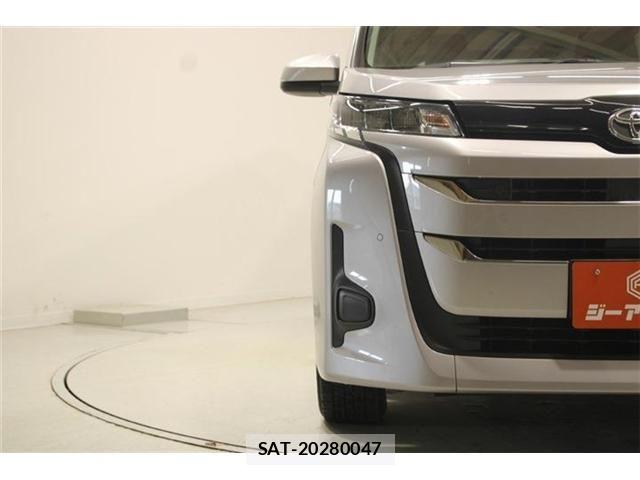 Toyota NOAH 2022-09 6910363-15