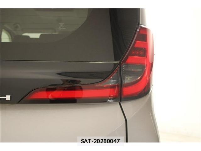 Toyota NOAH 2022-09 6910363-17