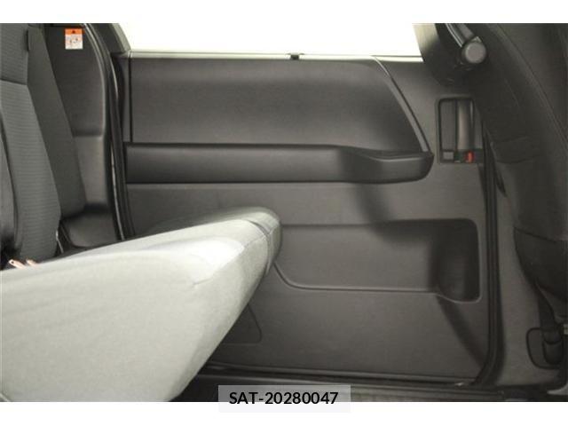 Toyota NOAH 2022-09 6910363-29