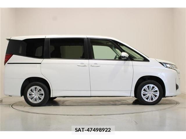 Toyota NOAH 2022-04 6996408-13