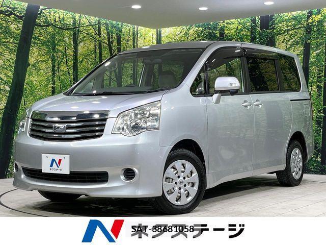 Toyota NOAH 2013-07 6996409-0
