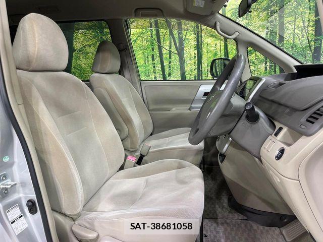 Toyota NOAH 2013-07 6996409-9