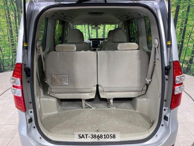 Toyota NOAH 2013-07 6996409-12