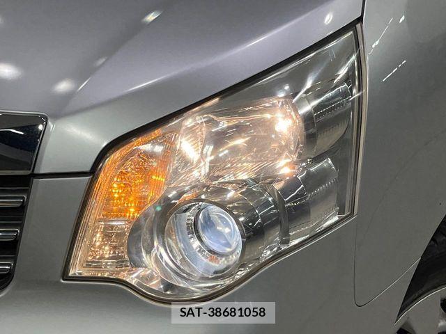 Toyota NOAH 2013-07 6996409-13