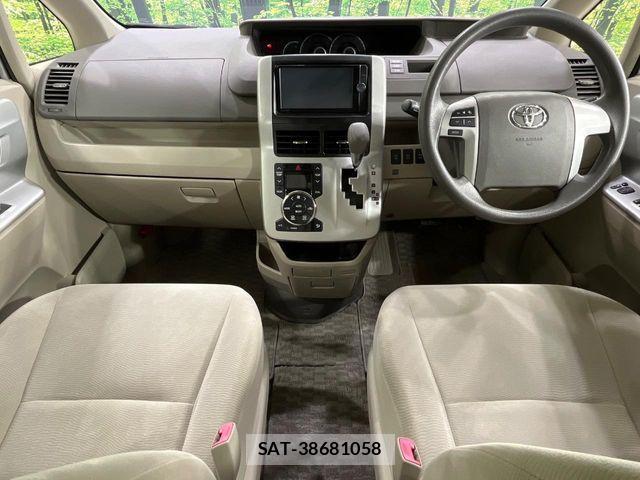 Toyota NOAH 2013-07 6996409-1