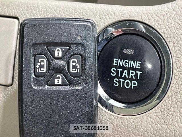 Toyota NOAH 2013-07 6996409-6