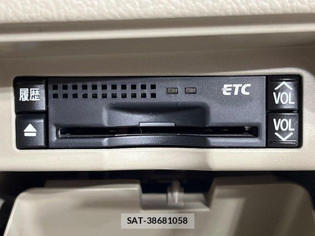 Toyota NOAH 2013-07 6996409-7