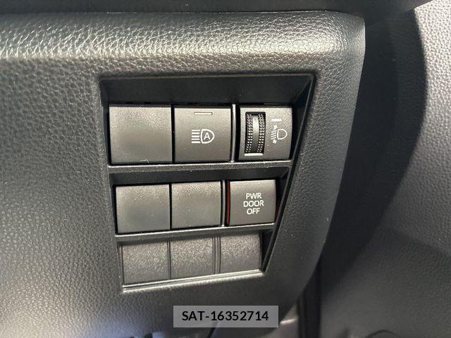 Toyota NOAH 2024-10 7021080-18