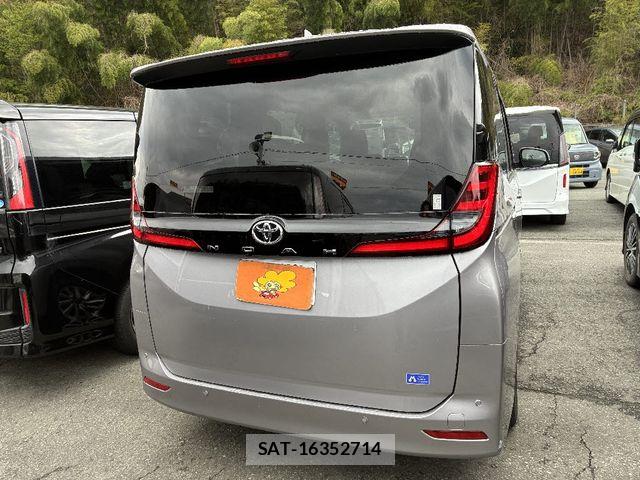 Toyota NOAH 2024-10 7021080-1