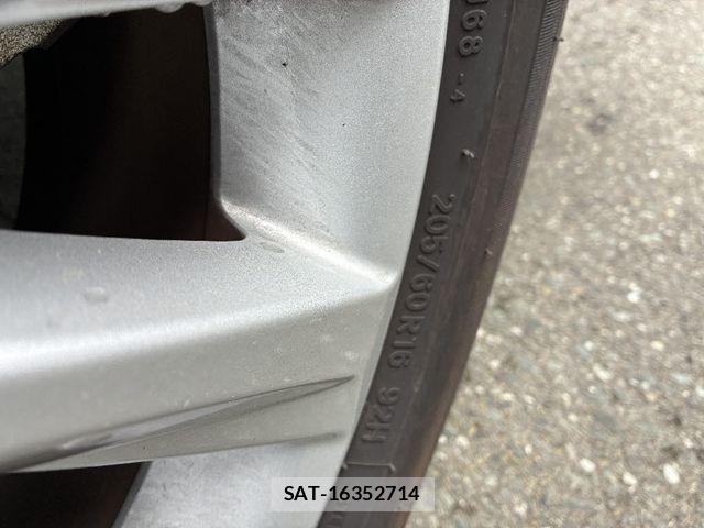 Toyota NOAH 2024-10 7021080-27