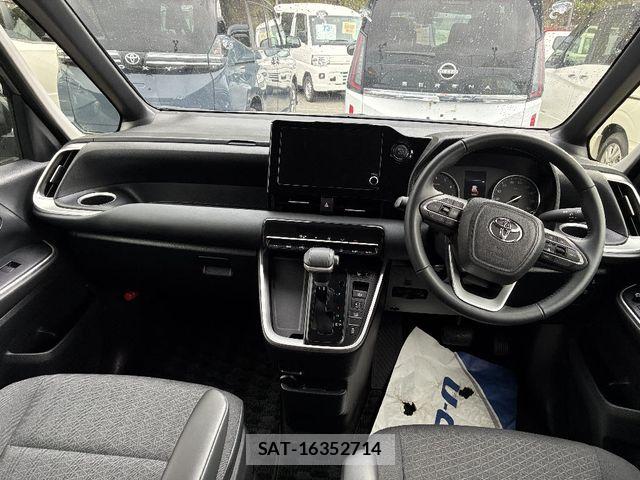 Toyota NOAH 2024-10 7021080-2
