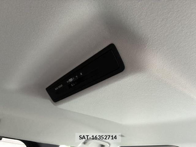 Toyota NOAH 2024-10 7021080-7