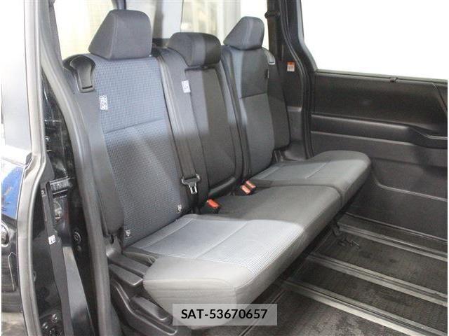 Toyota NOAH 2022-10 7021082-10