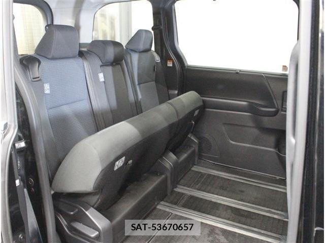 Toyota NOAH 2022-10 7021082-11