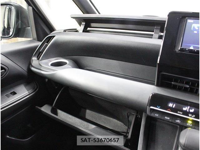 Toyota NOAH 2022-10 7021082-23
