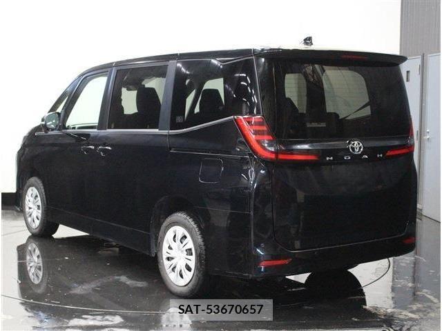 Toyota NOAH 2022-10 7021082-3
