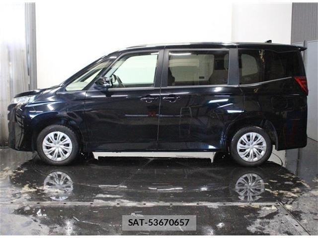 Toyota NOAH 2022-10 7021082-7