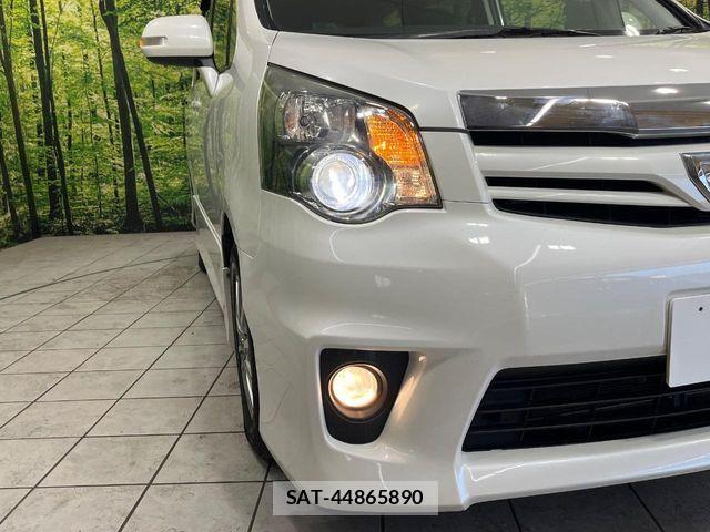 Toyota NOAH 2013-05 7021089-12