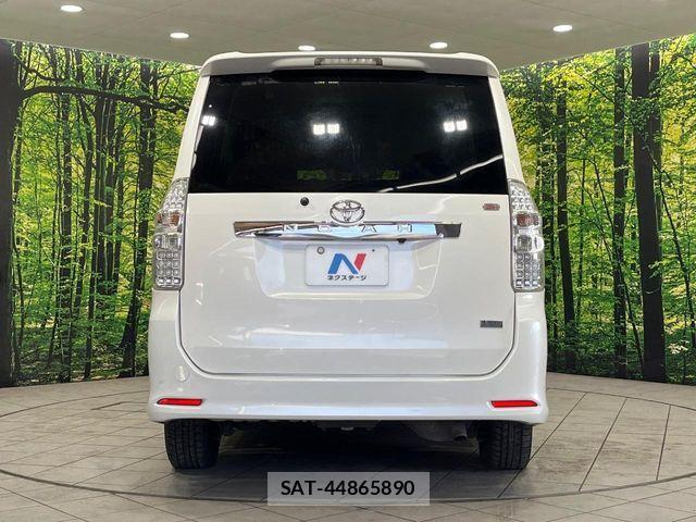 Toyota NOAH 2013-05 7021089-15