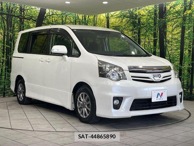 Toyota NOAH 2013-05 7021089-16
