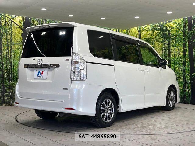 Toyota NOAH 2013-05 7021089-17
