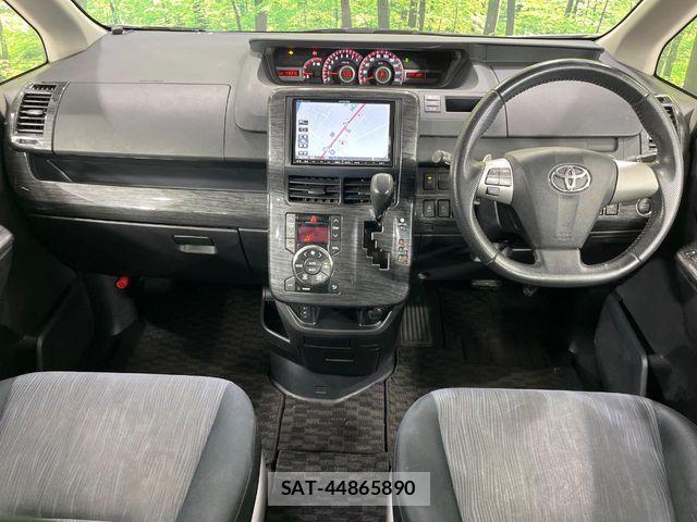 Toyota NOAH 2013-05 7021089-1
