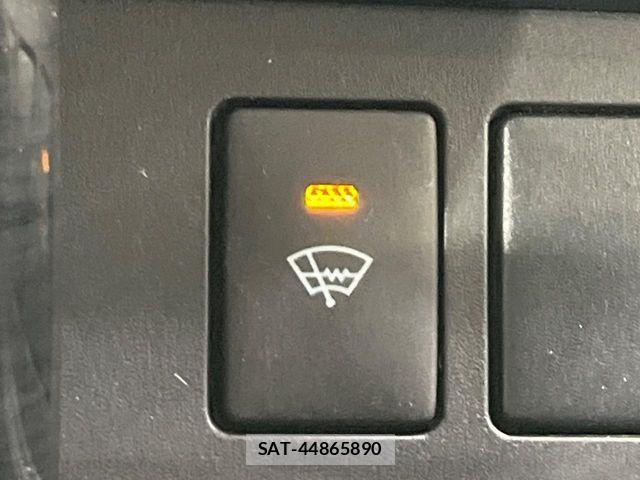 Toyota NOAH 2013-05 7021089-5