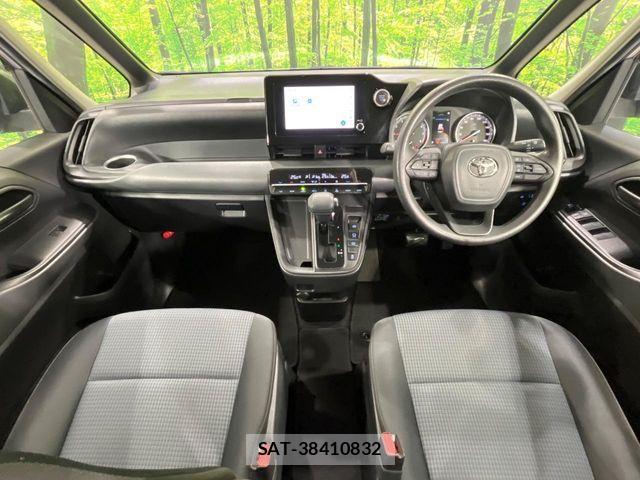 Toyota NOAH 2022-12 7021083-1
