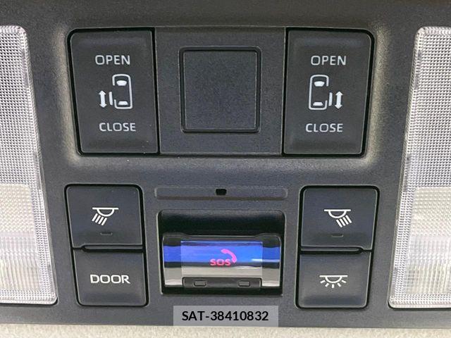 Toyota NOAH 2022-12 7021083-4