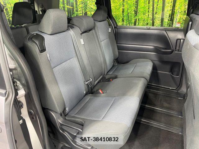 Toyota NOAH 2022-12 7021083-8