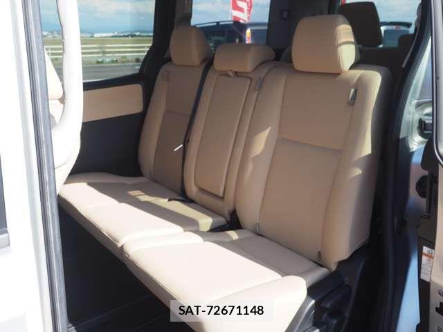 Toyota NOAH 2015-03 7021084-9
