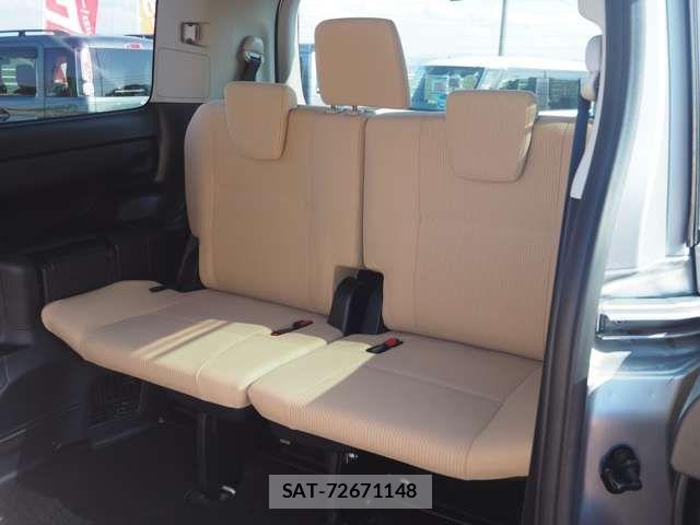 Toyota NOAH 2015-03 7021084-10