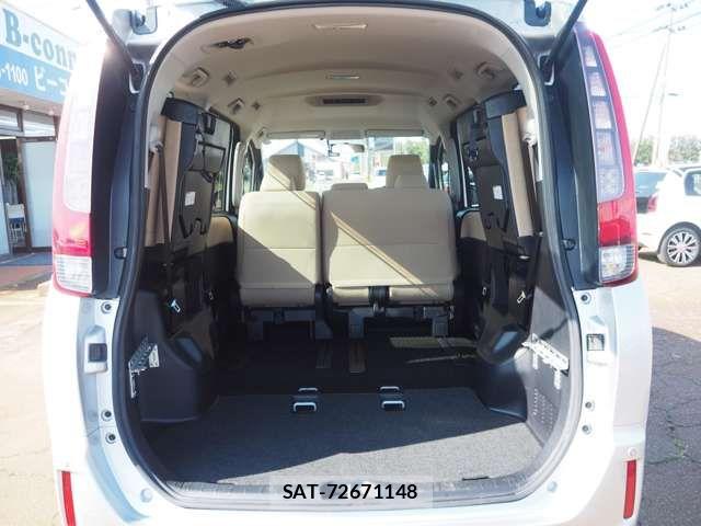 Toyota NOAH 2015-03 7021084-11