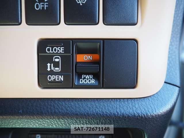 Toyota NOAH 2015-03 7021084-15