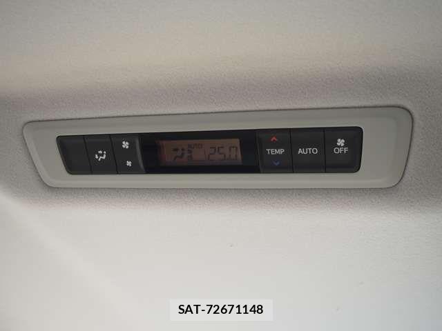 Toyota NOAH 2015-03 7021084-17