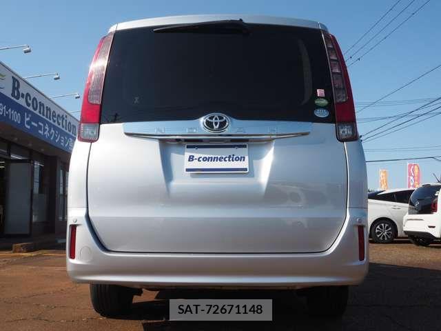 Toyota NOAH 2015-03 7021084-4
