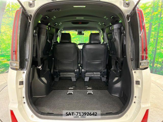Toyota NOAH 2020-09 7059956-11