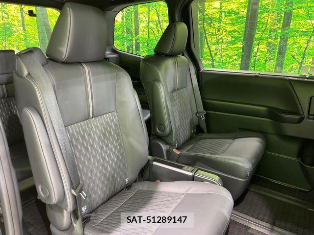 Toyota NOAH 2023-07 7059953-10