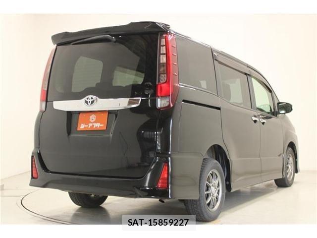 Toyota NOAH 2014-09 7057219-11