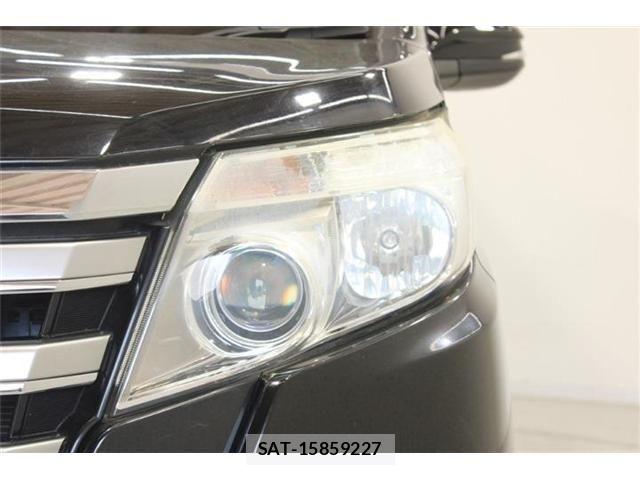 Toyota NOAH 2014-09 7057219-14