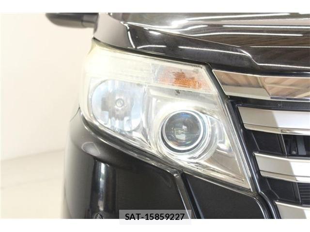 Toyota NOAH 2014-09 7057219-16