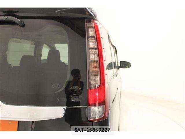 Toyota NOAH 2014-09 7057219-17